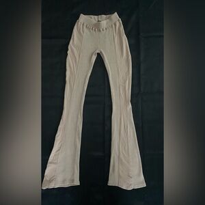 PRETTY LITTLE THING Tan Low Rise Flare Sweatpants

Size:6
Condition: New